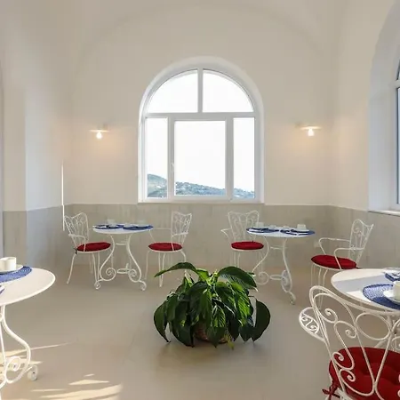 Вилла Sorrentovibes - Elegant In Infinity Pool & Design